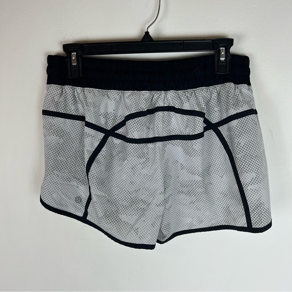 LULULEMON Tracker Short III Diamond Camo Silver size 10 - Picture 4 of 6